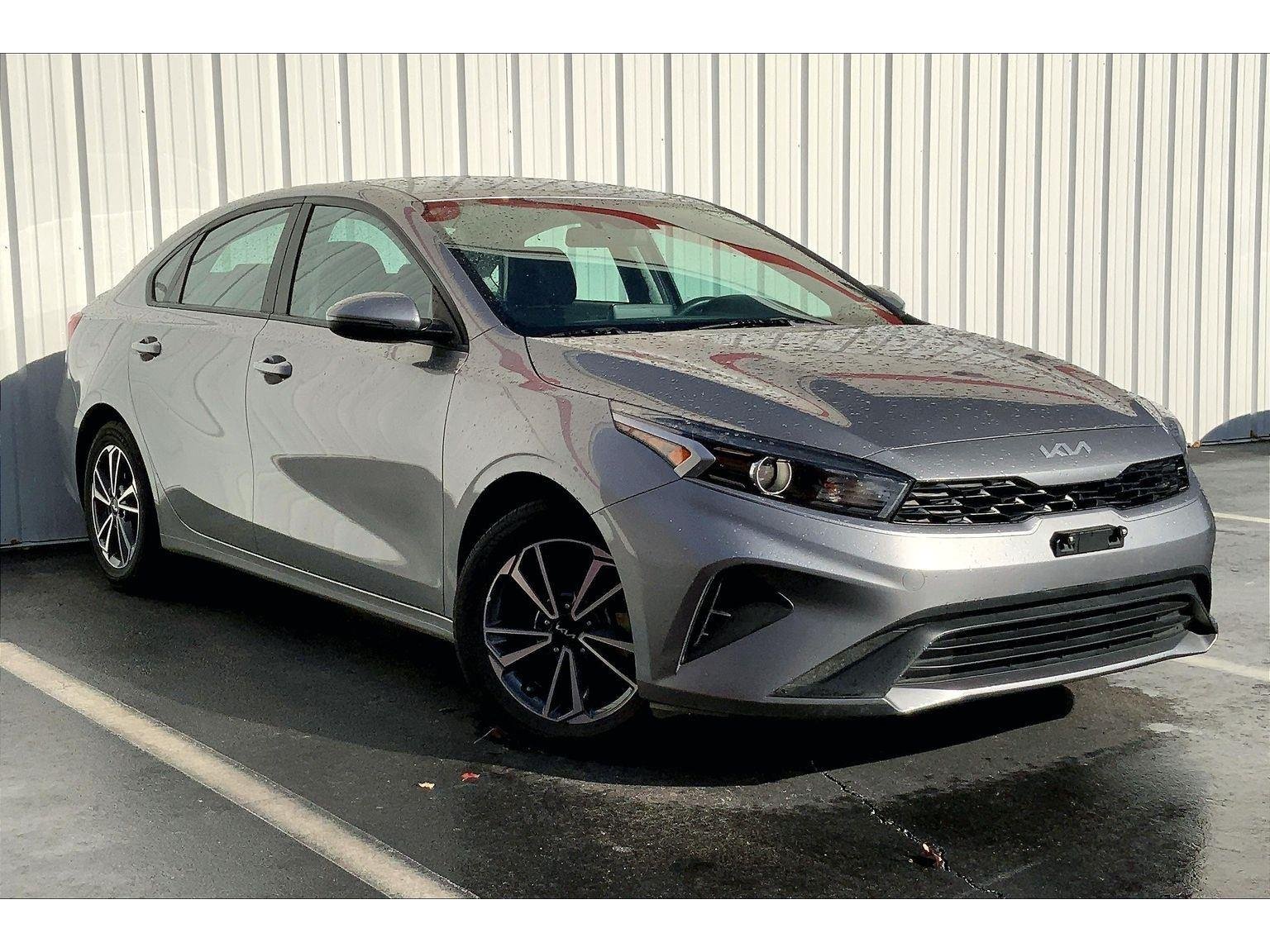 2023 Kia Forte LXS photo 2