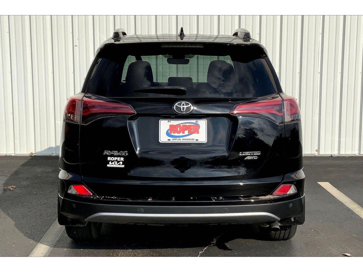2017 Toyota RAV4 Limited SE Platinum photo 3