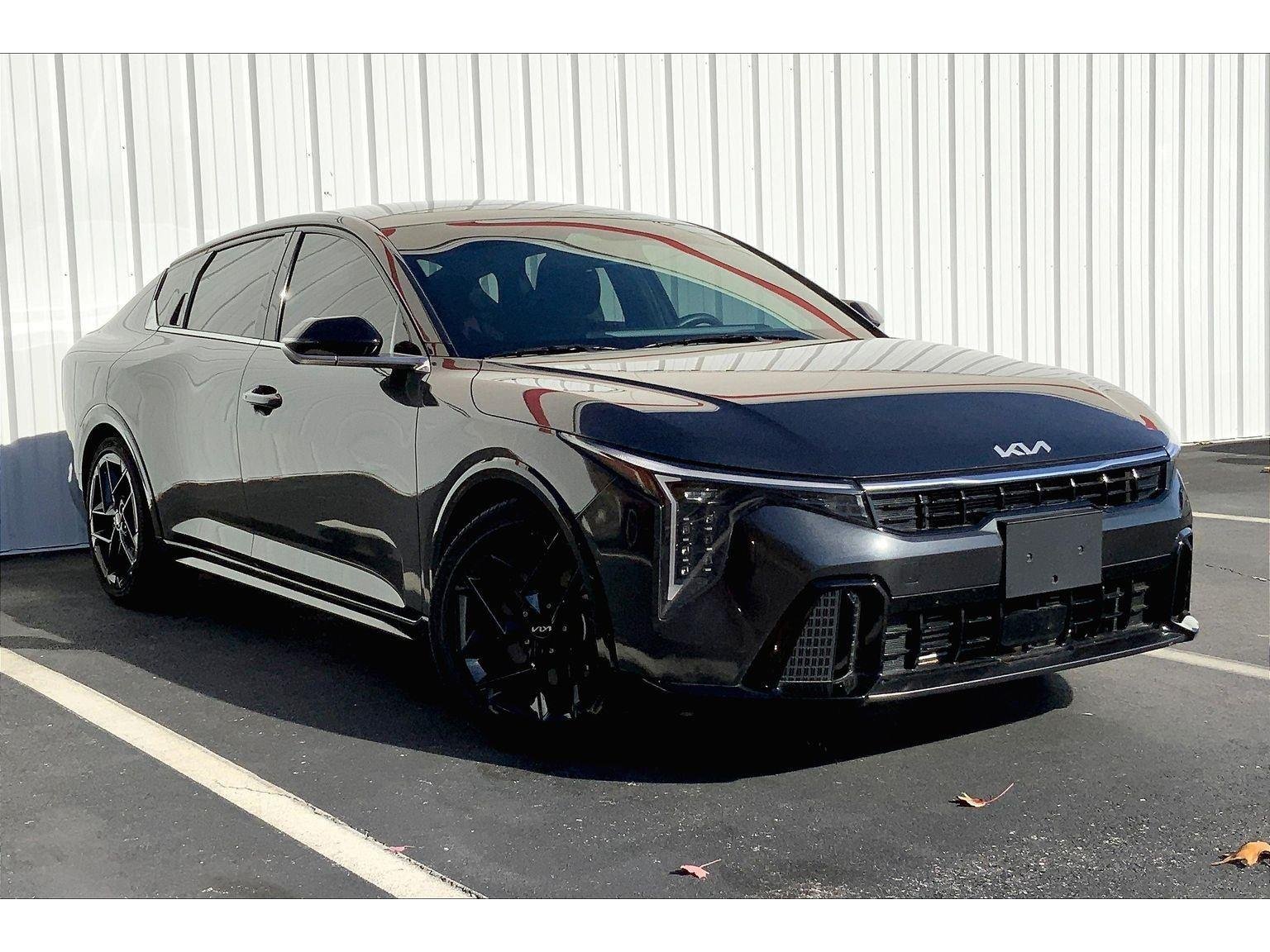 2025 Kia K4 GT-Line Turbo photo 2