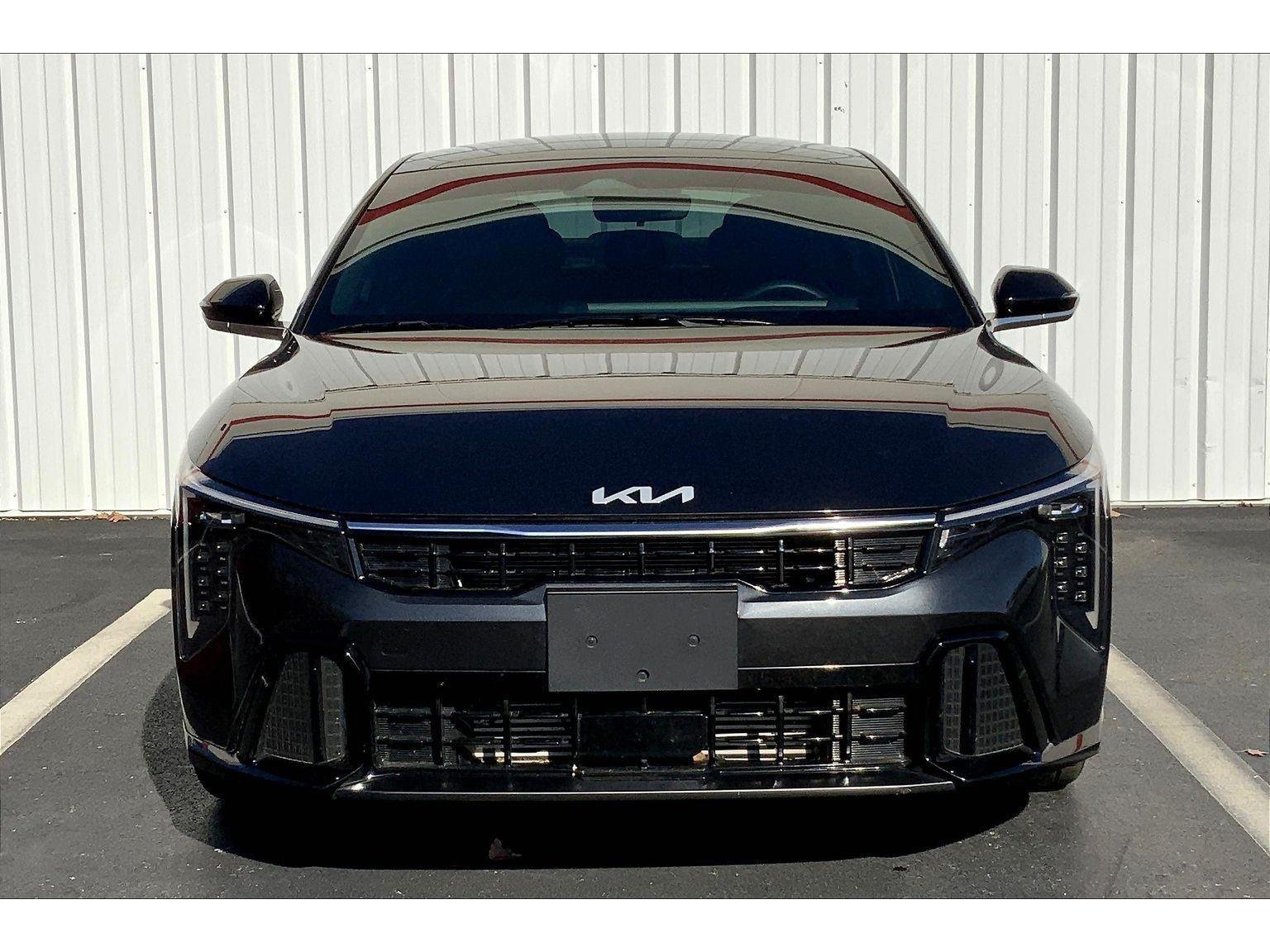 2025 Kia K4 GT-Line Turbo photo 3