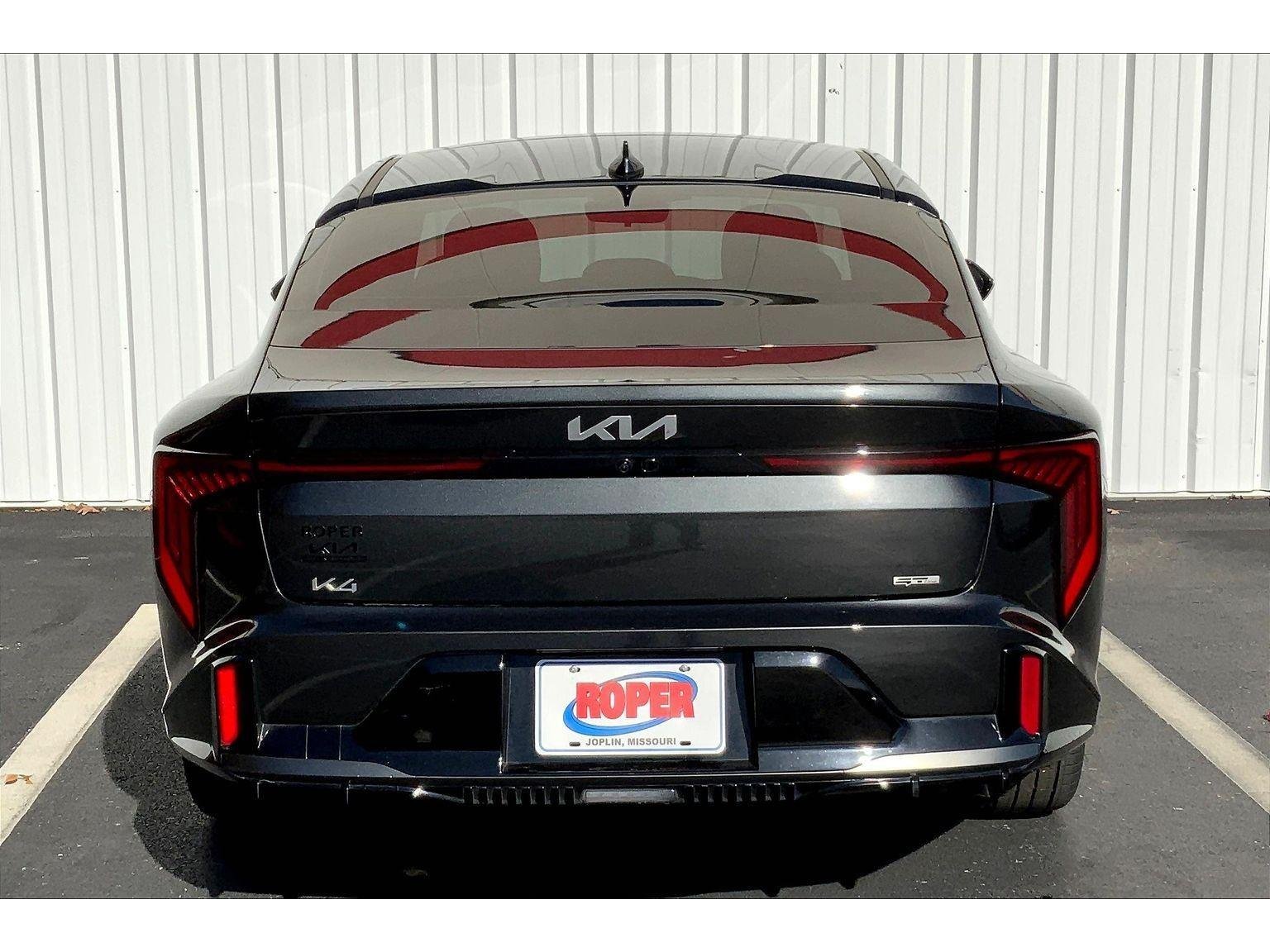 2025 Kia K4 GT-Line Turbo photo 4