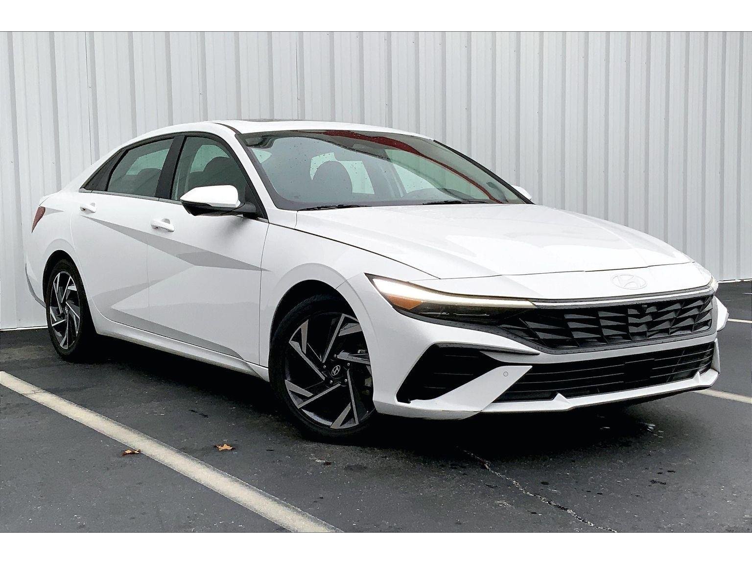 2024 Hyundai Elantra Limited photo 2