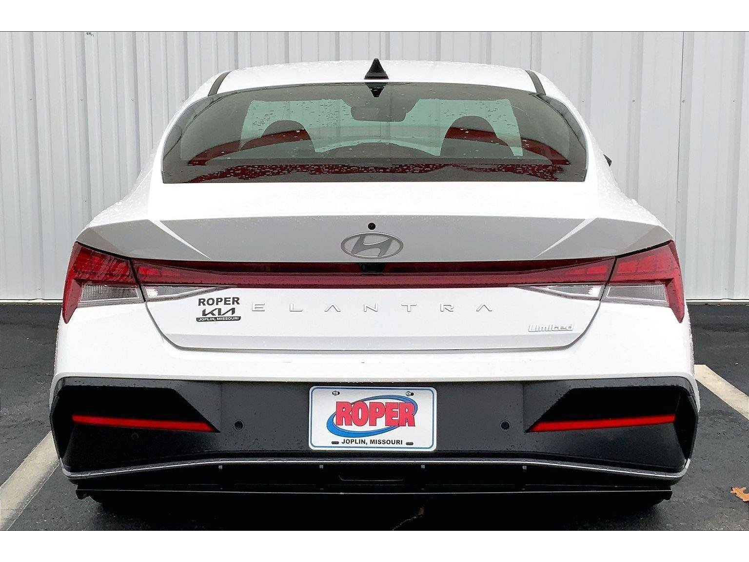 2024 Hyundai Elantra Limited photo 4