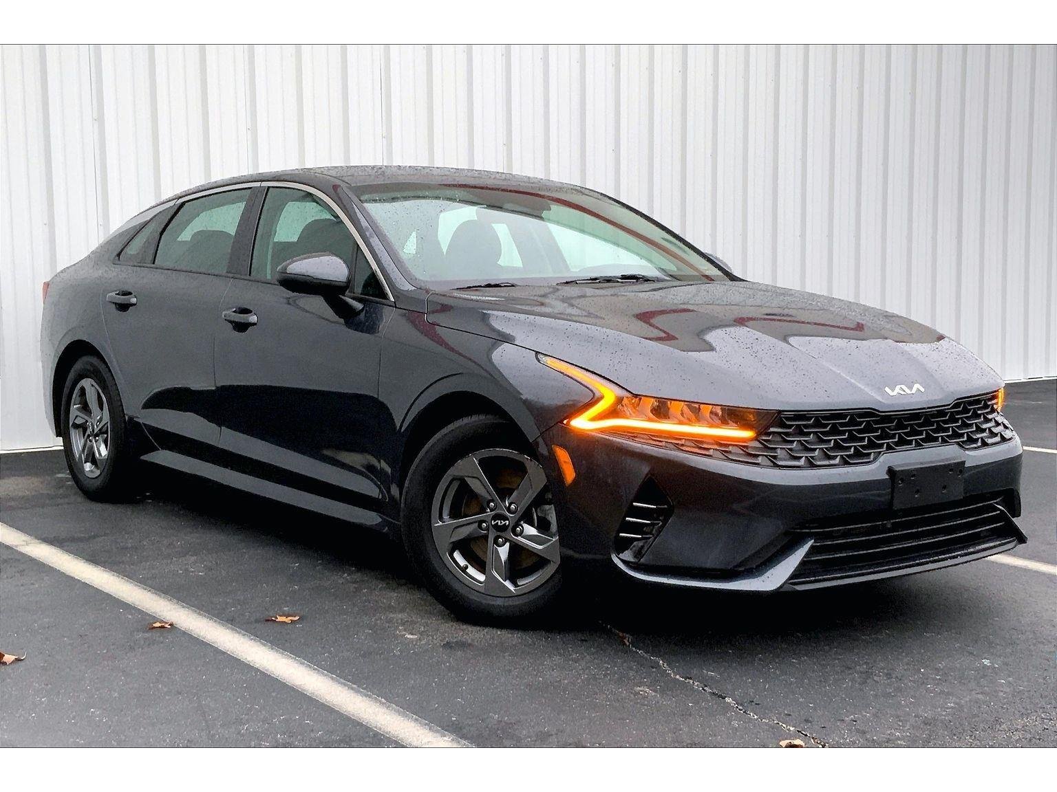 2022 Kia K5 LXS photo 2
