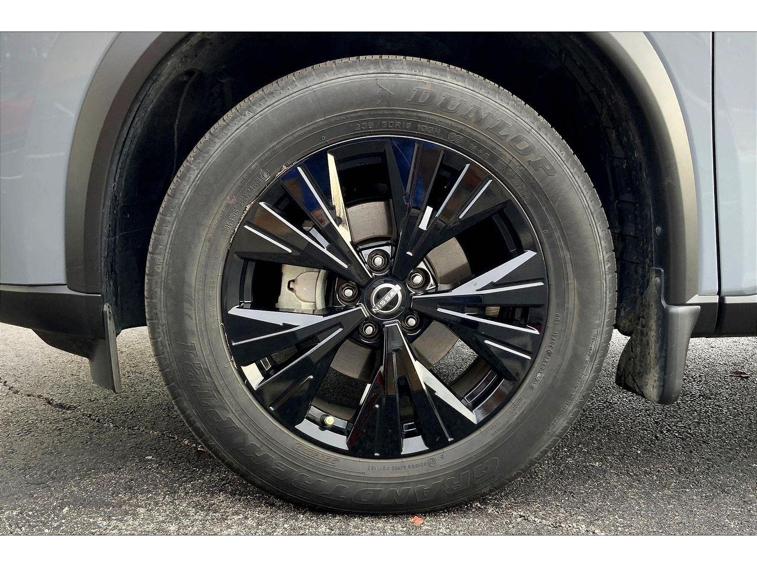 2023 Nissan Rogue SV photo 3