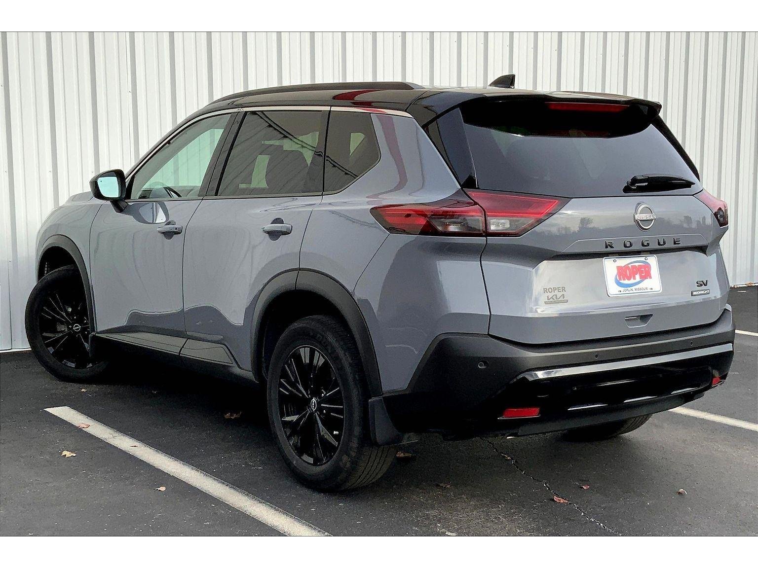 2023 Nissan Rogue SV photo 4