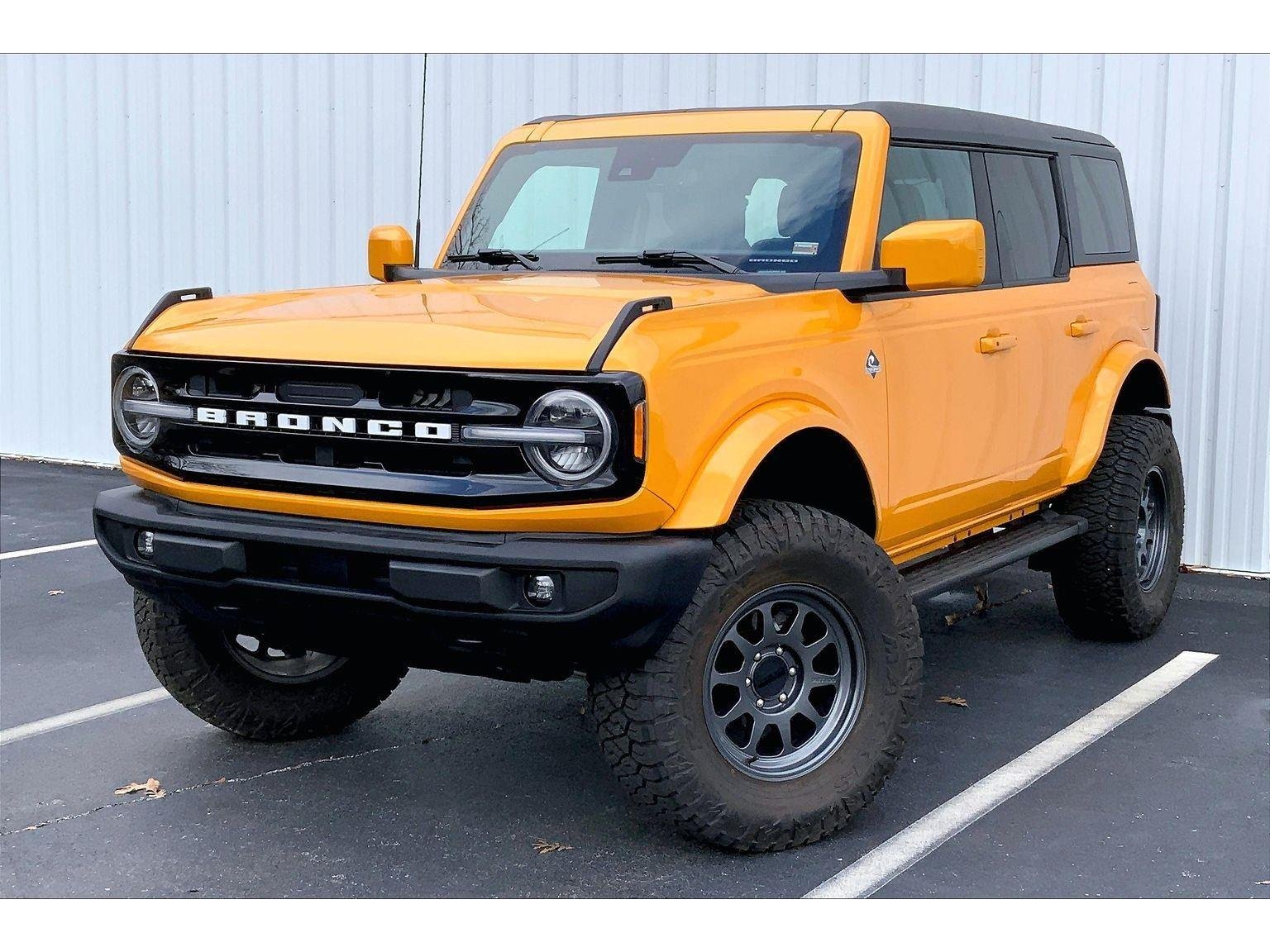 2022 Ford Bronco 4-Door Outer Banks's photo