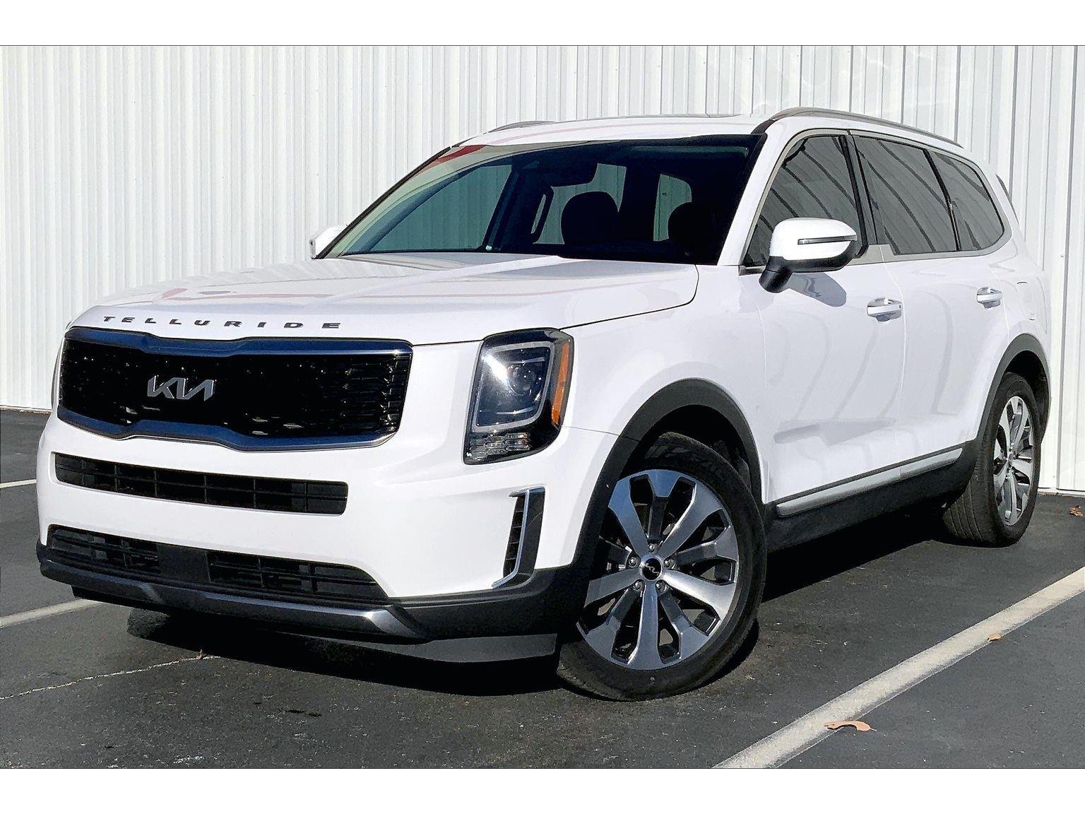 2022 Kia Telluride S's photo