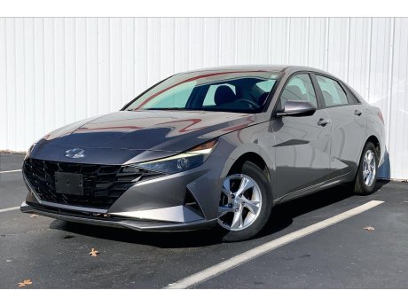 2022 Hyundai Elantra SE 