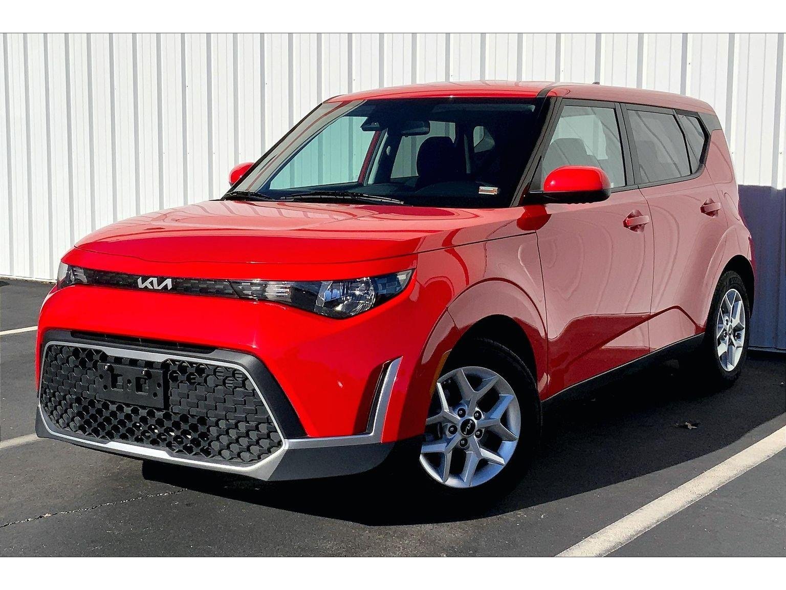 2024 Kia Soul LX's photo