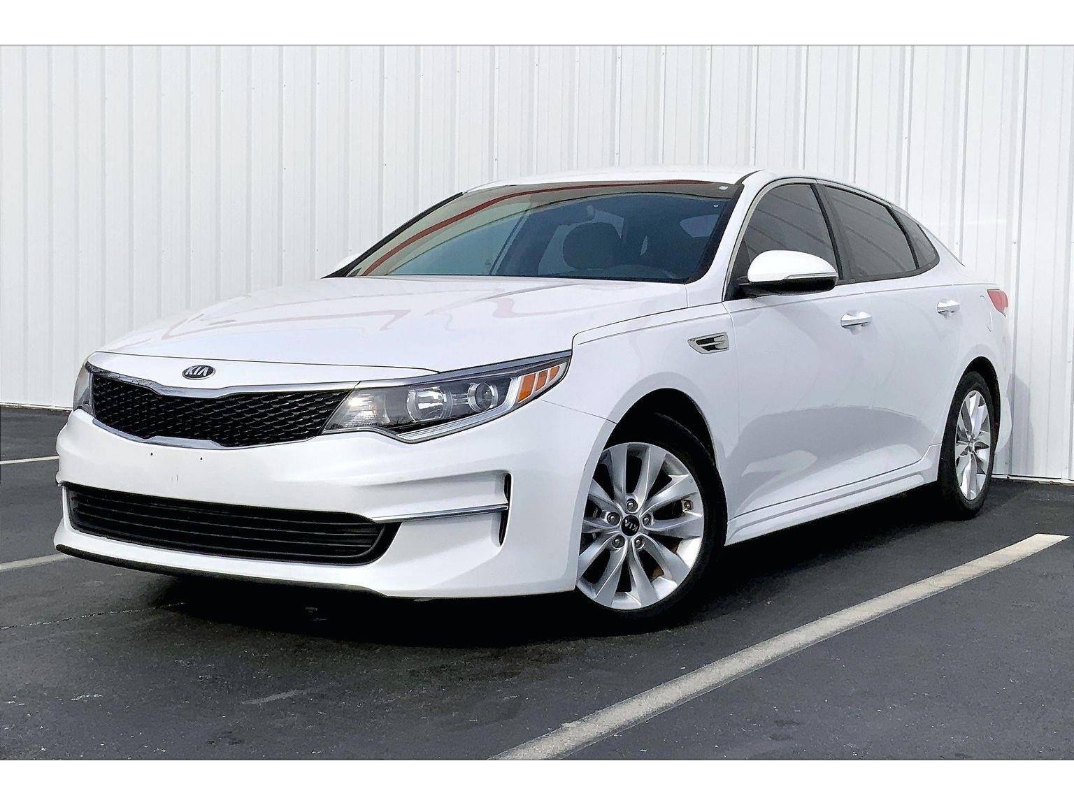 2018 Kia Optima LX's photo