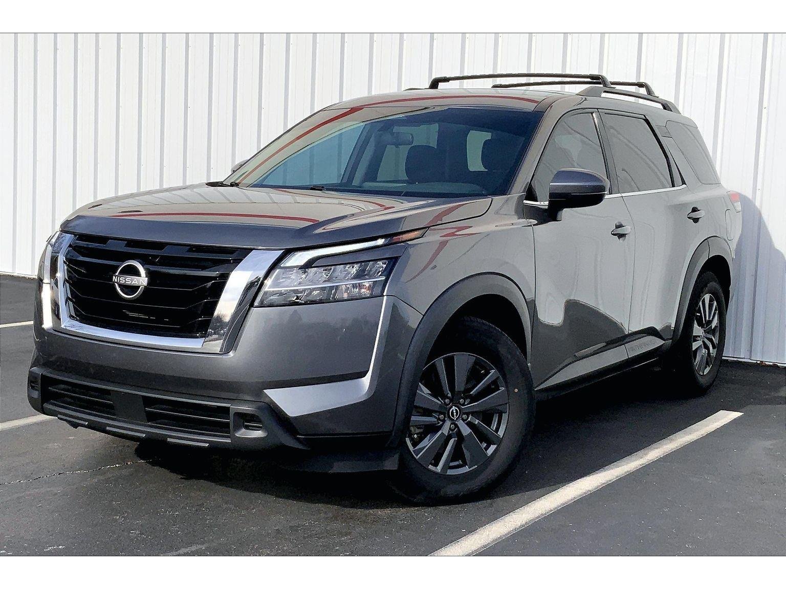 2022 Nissan Pathfinder SV's photo