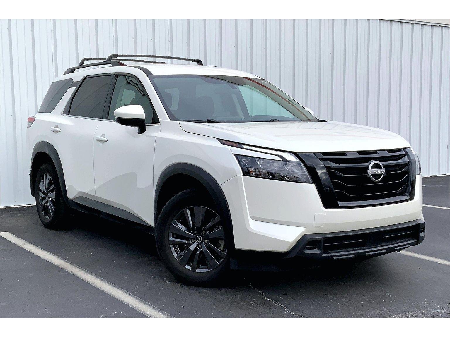 2024 Nissan Pathfinder SV's photo