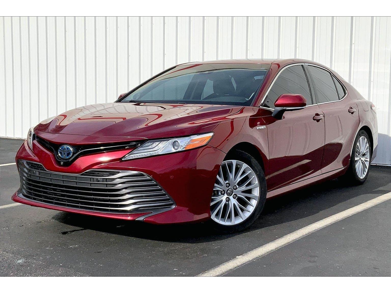 2018 Toyota Camry XLE Hybrid's photo