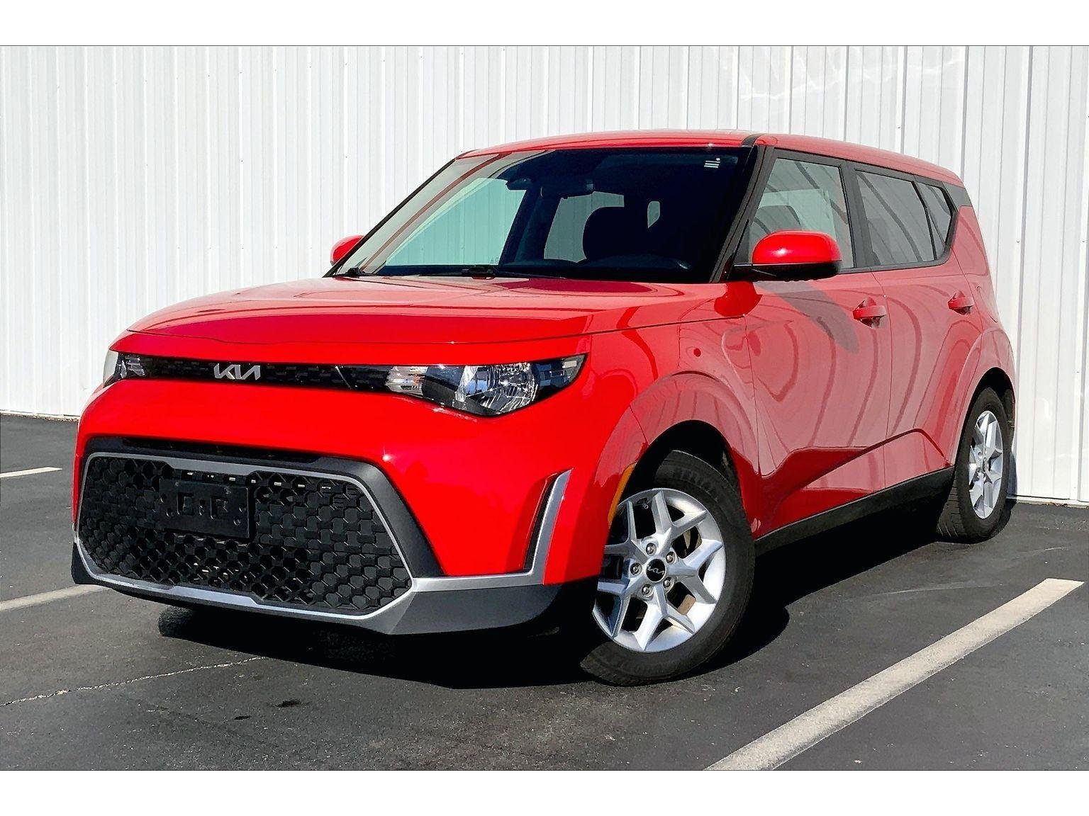 2023 Kia Soul LX's photo