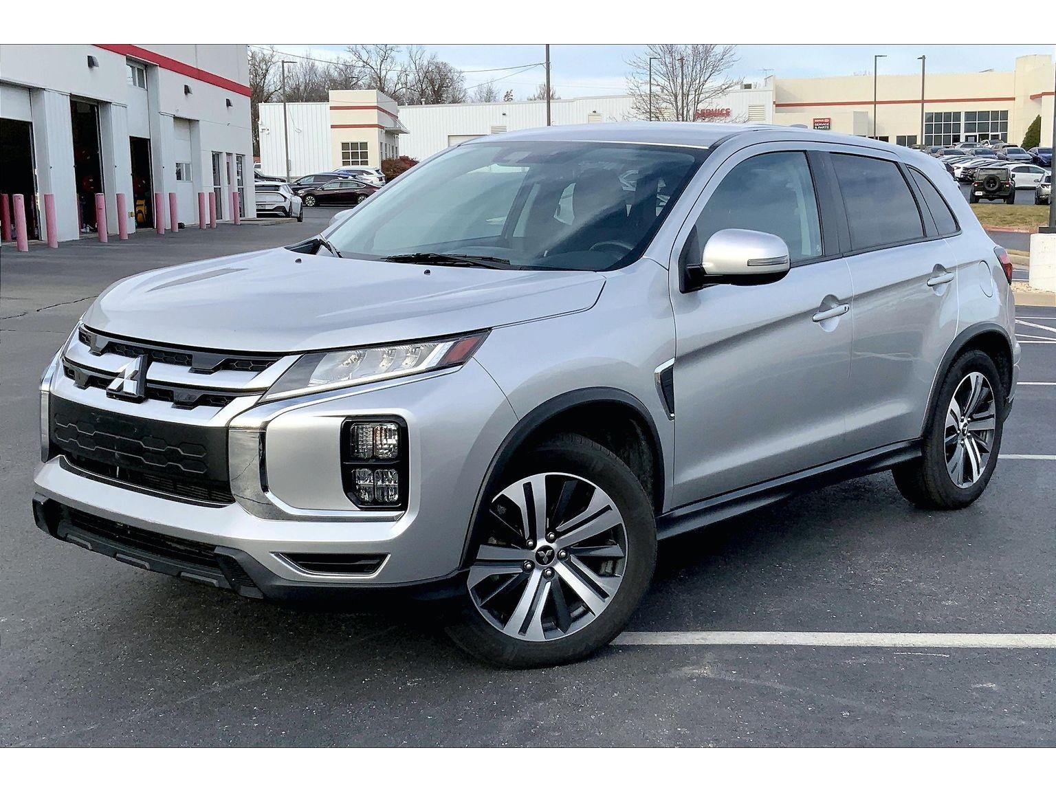 2021 Mitsubishi Outlander SE's photo