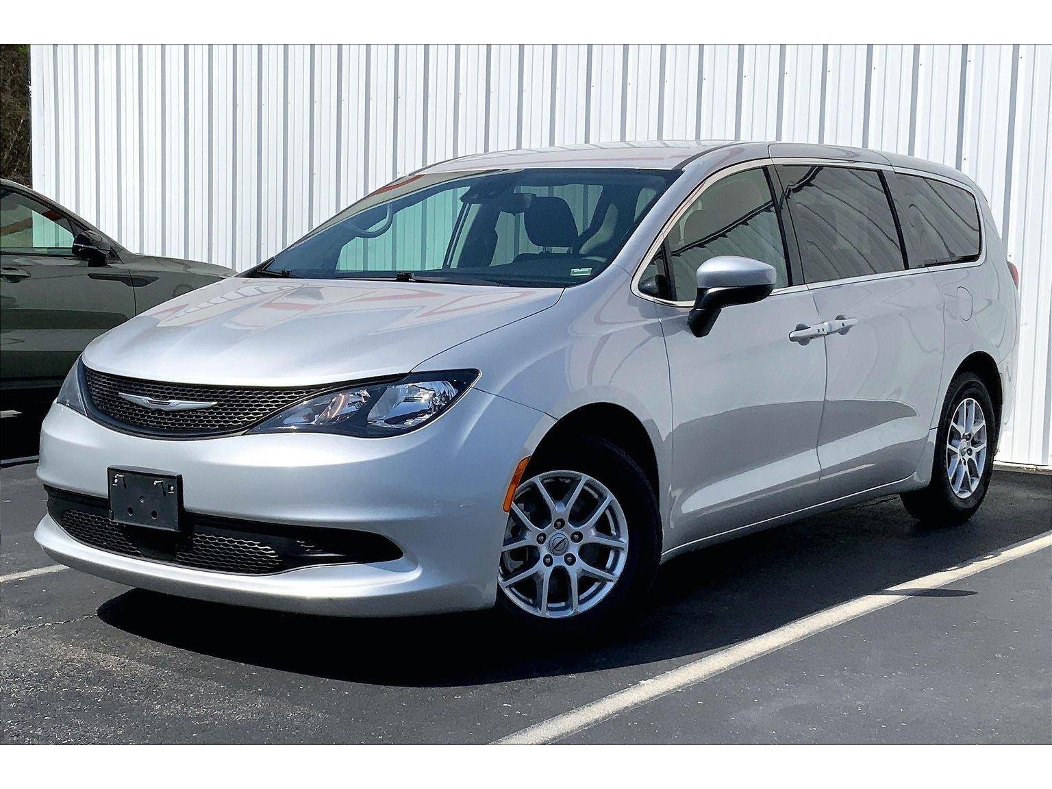 2023 Chrysler Voyager LX