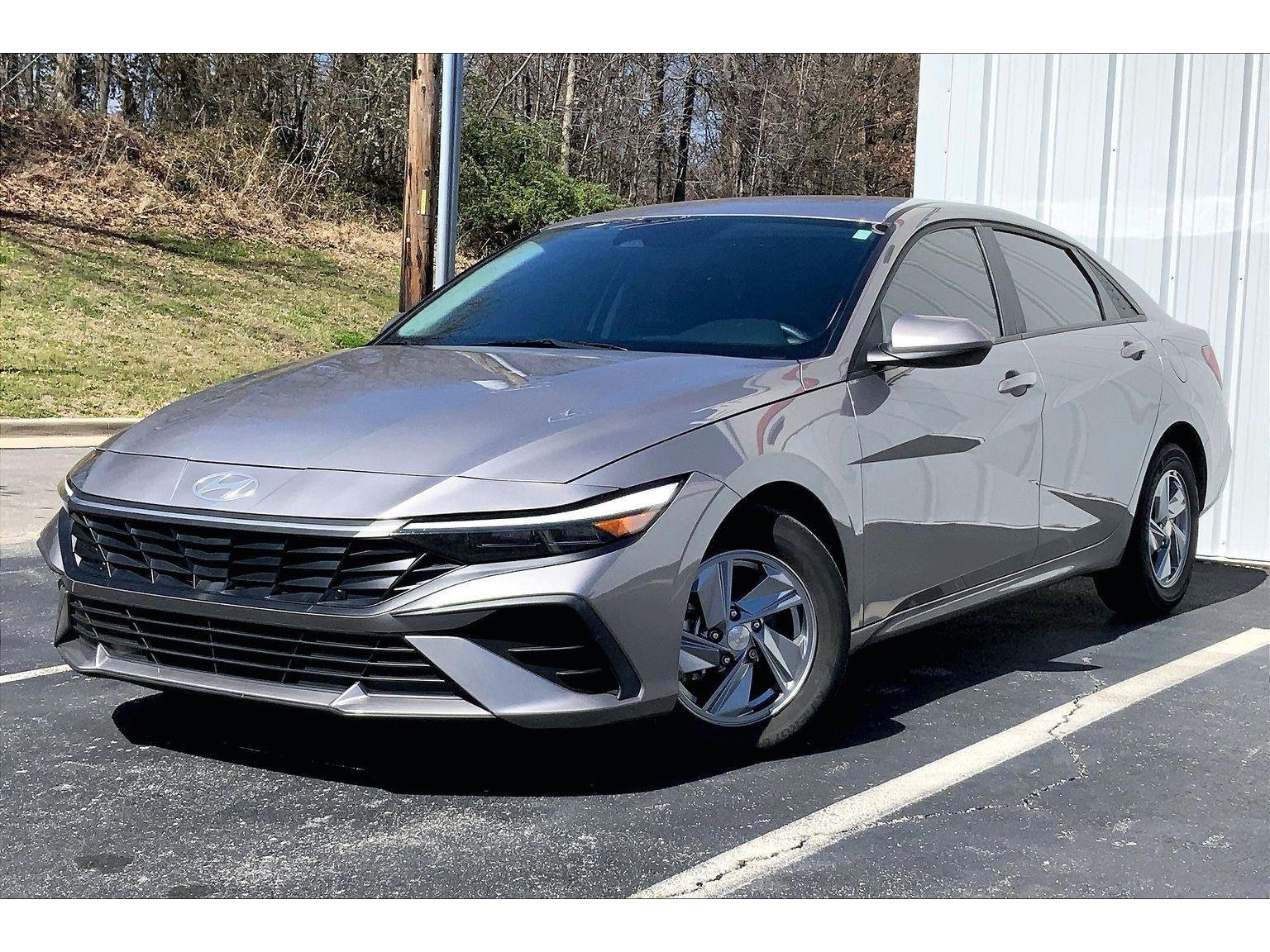 2024 Hyundai Elantra SE