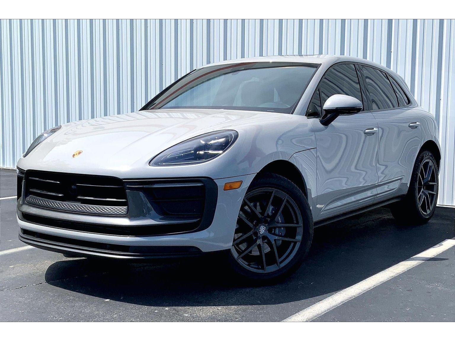 2023 Porsche Macan T's photo