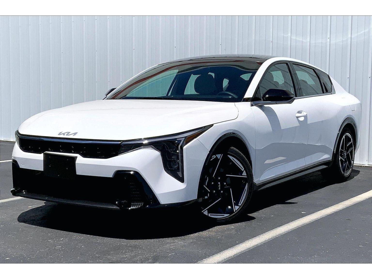 2025 Kia K4 GT-Line AT's photo