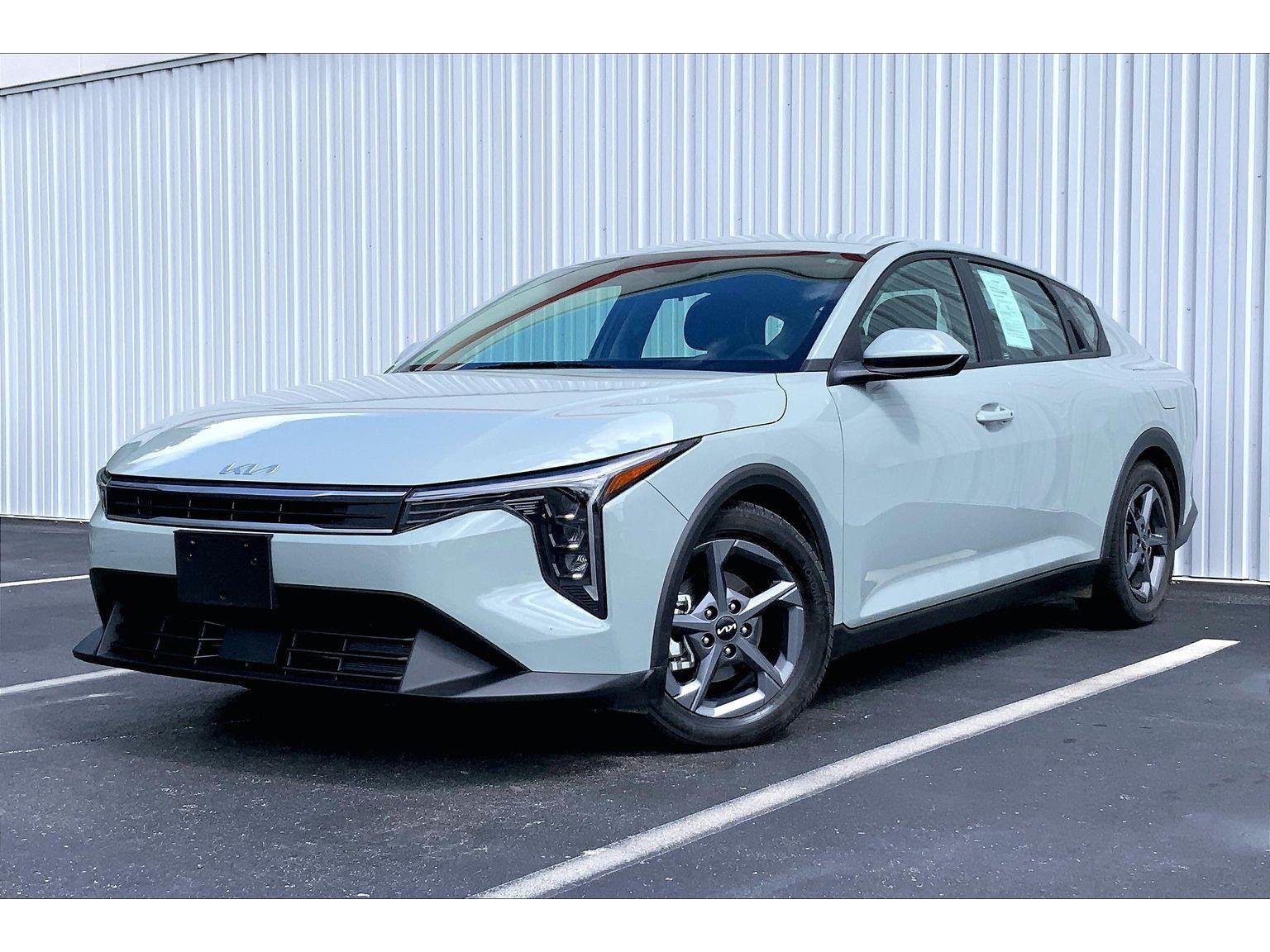 2025 Kia K4 LXS AT's photo