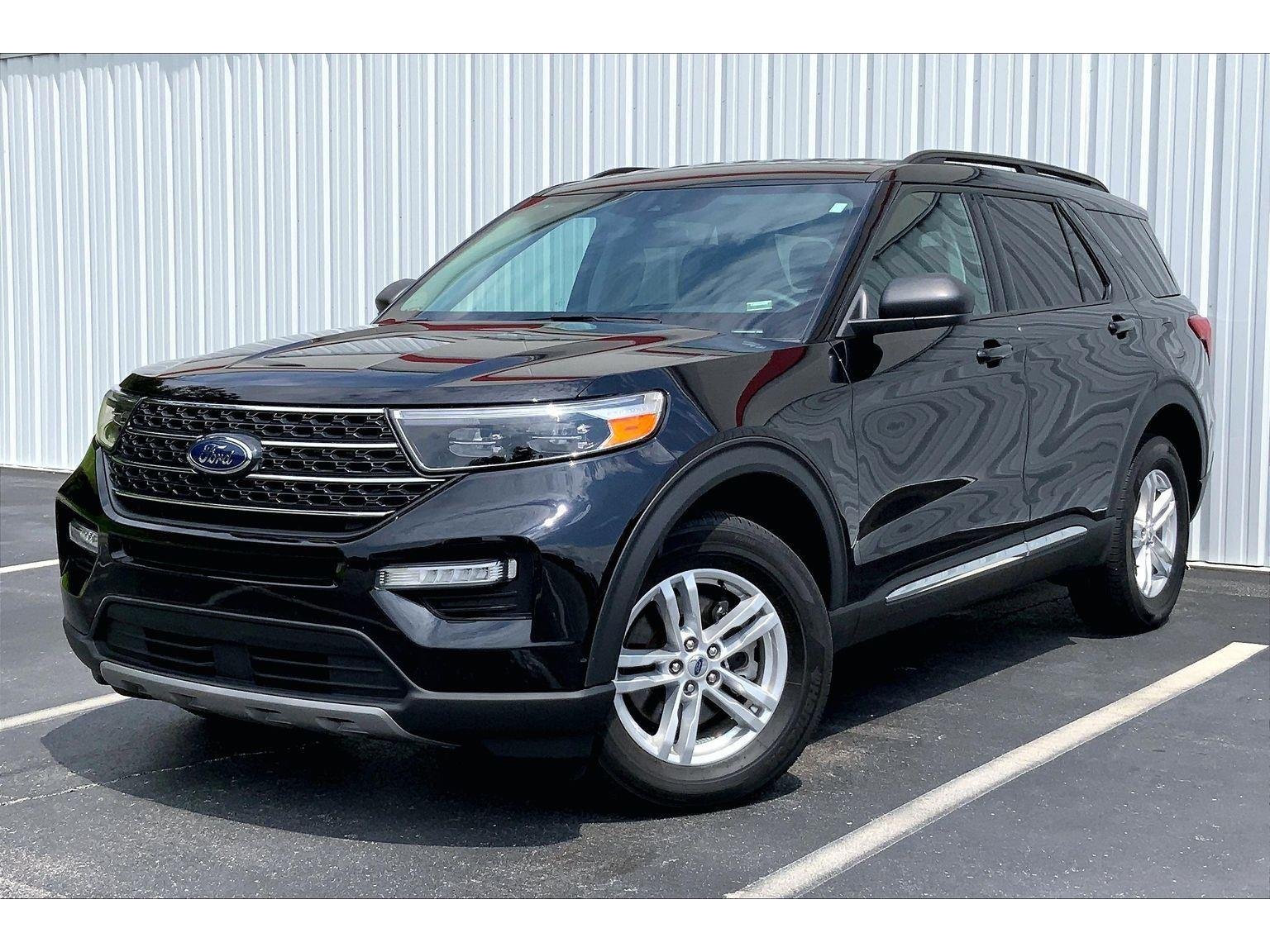 2024 Ford Explorer XLT 4WD's photo