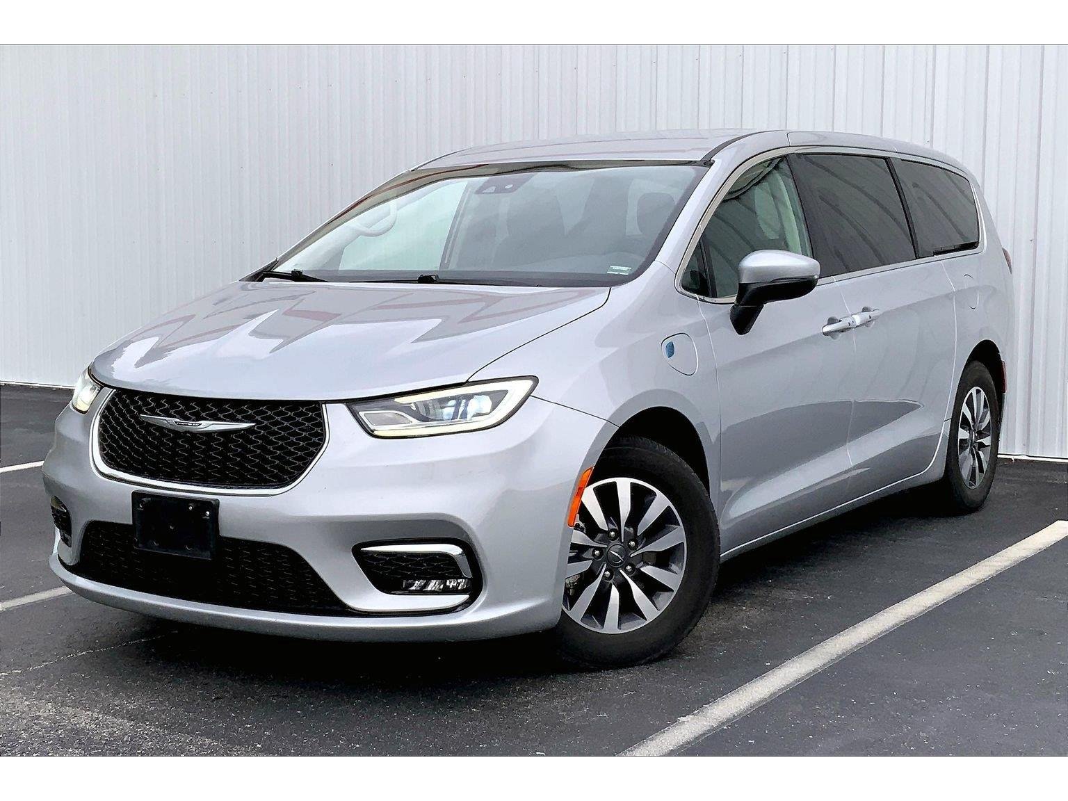 2023 Chrysler Pacifica Hybrid Touring L