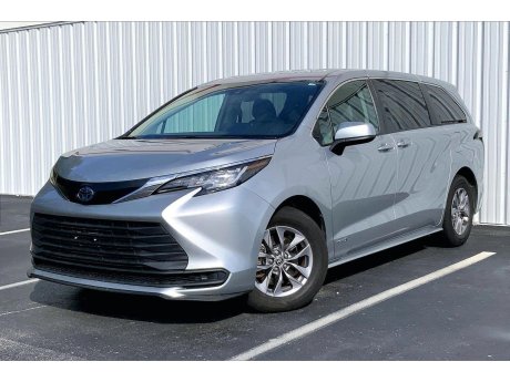 2021 Toyota Sienna LE 