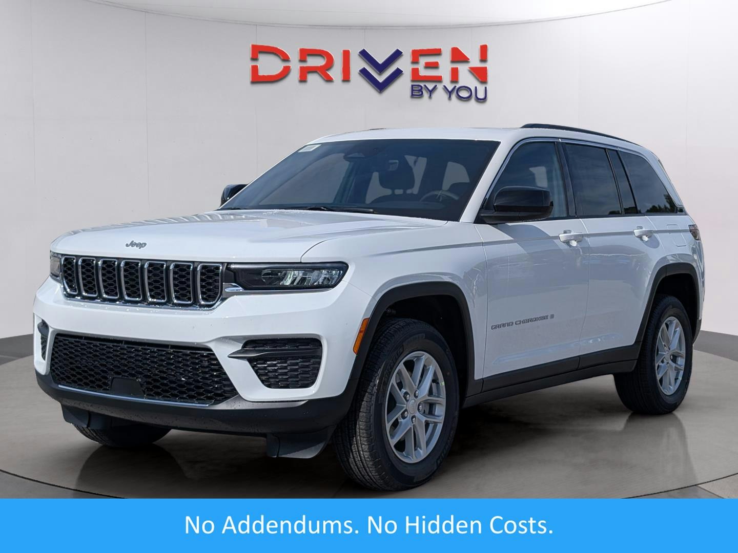 2025 Jeep Grand Cherokee Laredo (LD70146) Main Image