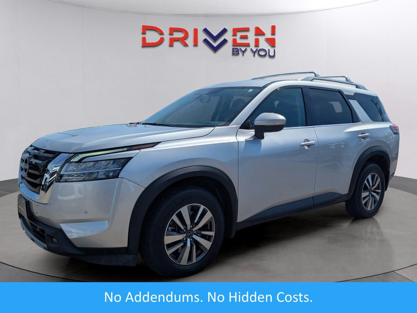 2023 Nissan Pathfinder SL (HG31141TW) Main Image