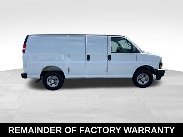 2025 Chevrolet Express 2500 Work Cargo Van photo 5