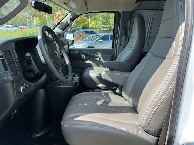 2025 Chevrolet Express 2500 Work Cargo Van photo 8