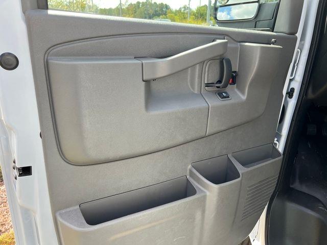 2025 Chevrolet Express 2500 Work Cargo Van photo 9