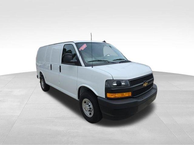 2025 Chevrolet Express 2500 Work Cargo Van photo 23