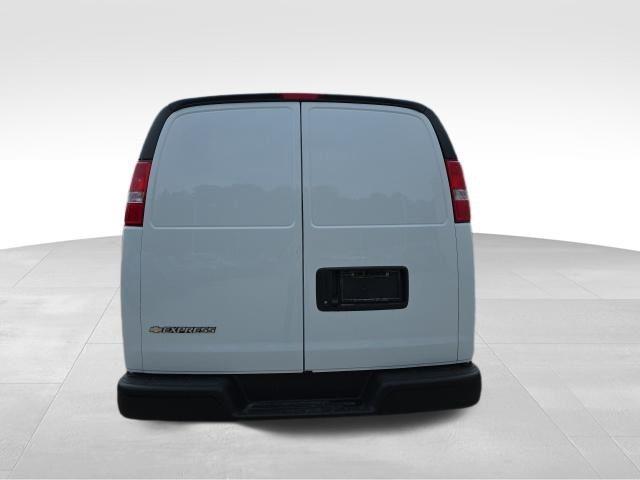 2025 Chevrolet Express 2500 Work Cargo Van photo 26
