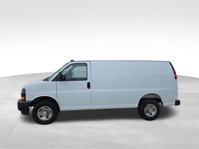 2025 Chevrolet Express 2500 Work Cargo Van photo 28