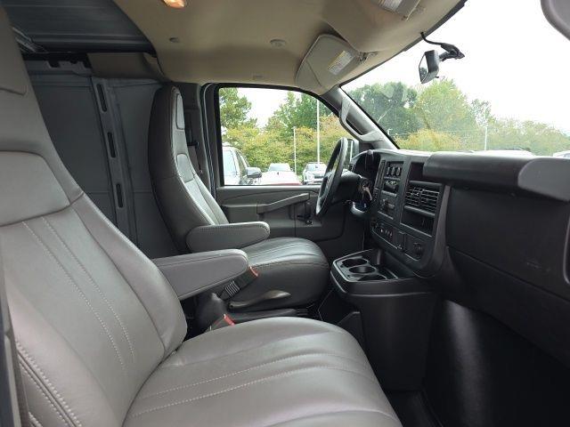 2025 Chevrolet Express 2500 Work Cargo Van photo 31