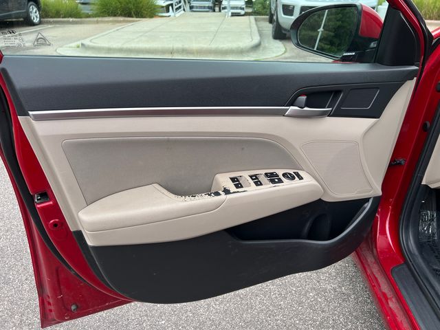 2020 Hyundai Elantra SEL photo 10