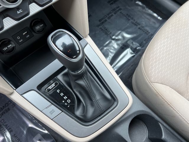 2020 Hyundai Elantra SEL photo 22