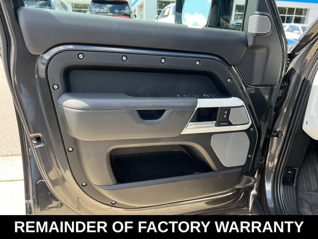 2024 Land Rover Defender 130 X-Dynamic SE photo 5
