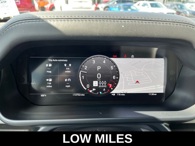 2024 Land Rover Defender 130 X-Dynamic SE photo 9