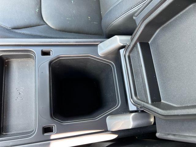 2024 Land Rover Defender 130 X-Dynamic SE photo 19