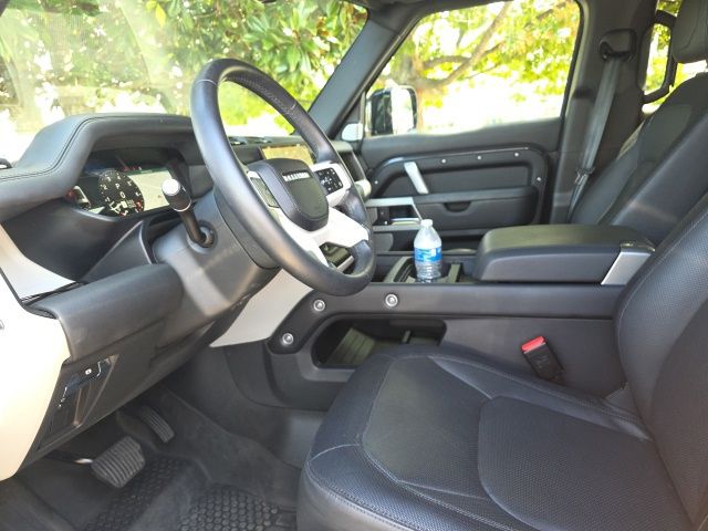 2024 Land Rover Defender 130 X-Dynamic SE photo 28