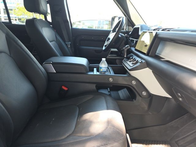 2024 Land Rover Defender 130 X-Dynamic SE photo 29
