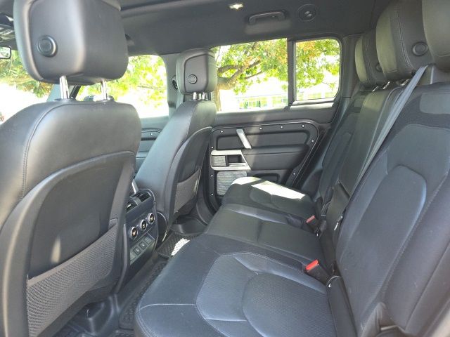 2024 Land Rover Defender 130 X-Dynamic SE photo 30