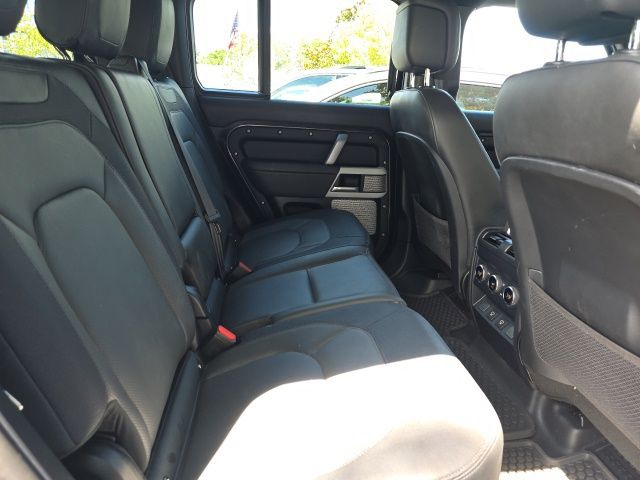 2024 Land Rover Defender 130 X-Dynamic SE photo 31