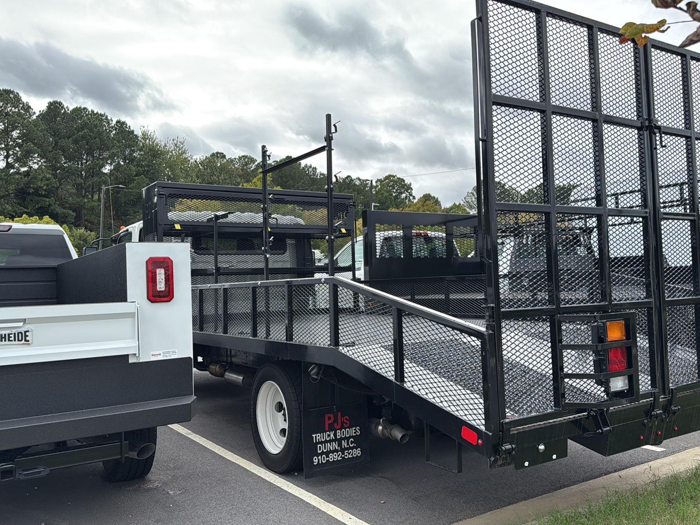 2025 Chevrolet Silverado 4500HD photo 2