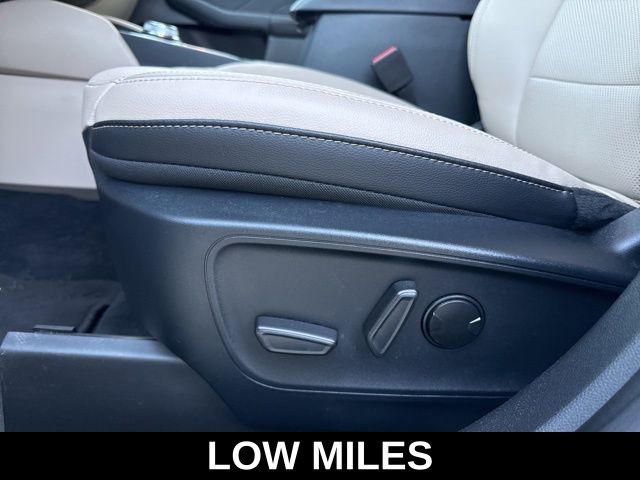 2022 Ford Escape Titanium photo 14