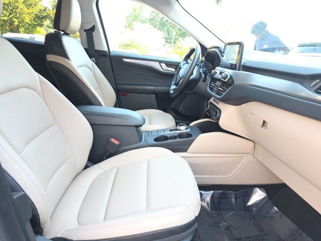 2022 Ford Escape Titanium photo 16