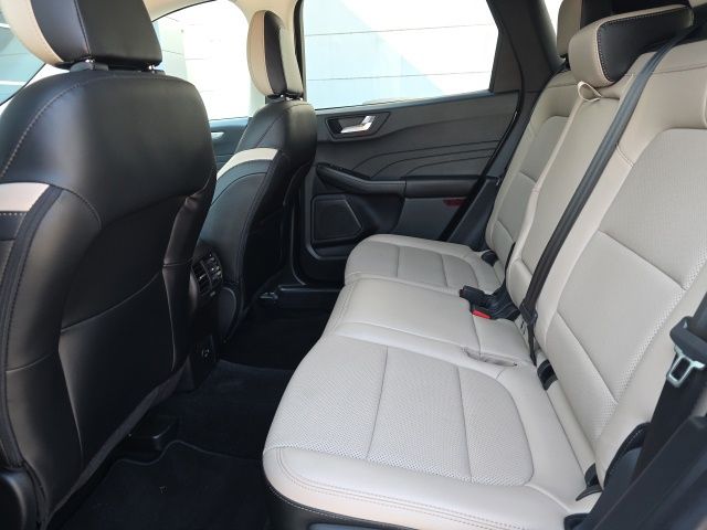 2022 Ford Escape Titanium photo 17